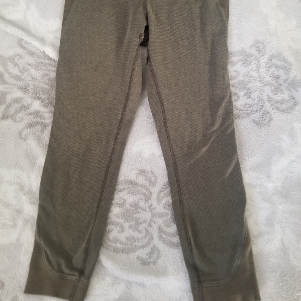 Lululemon Crops - Picture 4 of 7